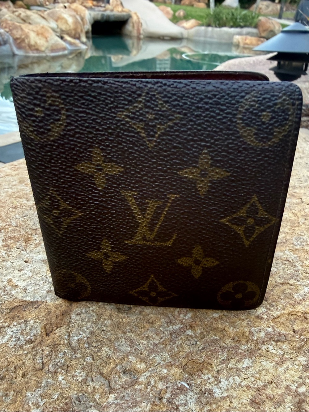 Louis Vuitton men’s Monogram Canvas Bi-Fold Wallet w/ change slots and cards